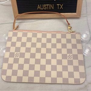 NWT Louis Vuitton Neverfull Pouch MM Damier Azur
